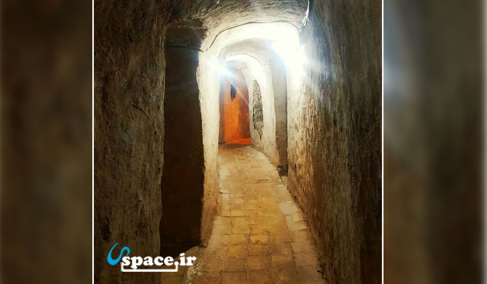 نمای تونل های زیرزمینی اقامتگاه بوم گردی قلعه ی پنهان بهرام-آرادان - روستای ده سلطان